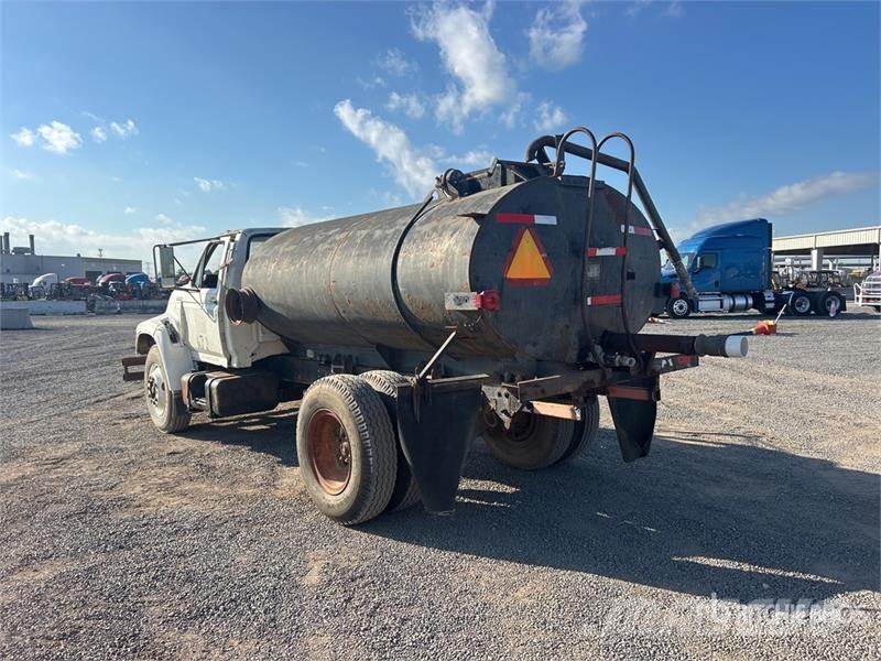 Ford F800 1500 gal 4x2 Tanker Truck タンカートラック