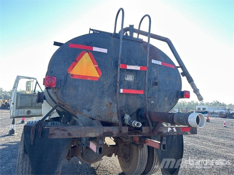 Ford F800 1500 gal 4x2 Tanker Truck タンカートラック