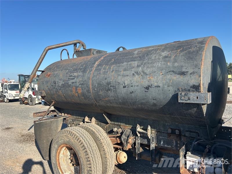 Ford F800 1500 gal 4x2 Tanker Truck タンカートラック