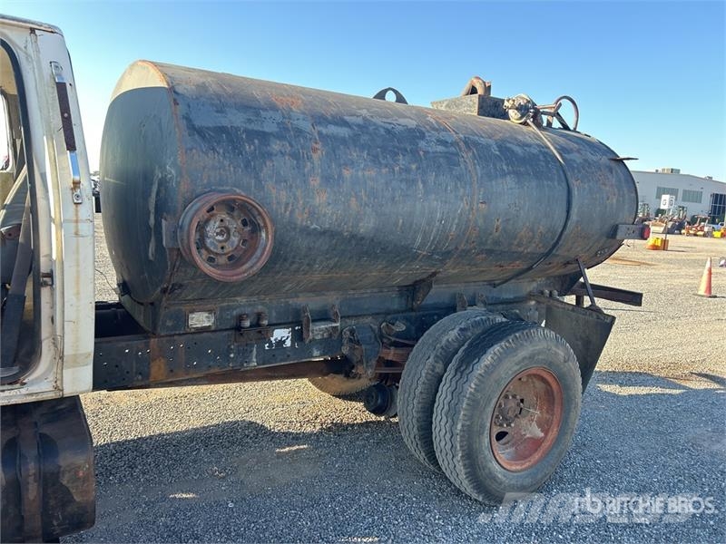 Ford F800 1500 gal 4x2 Tanker Truck タンカートラック