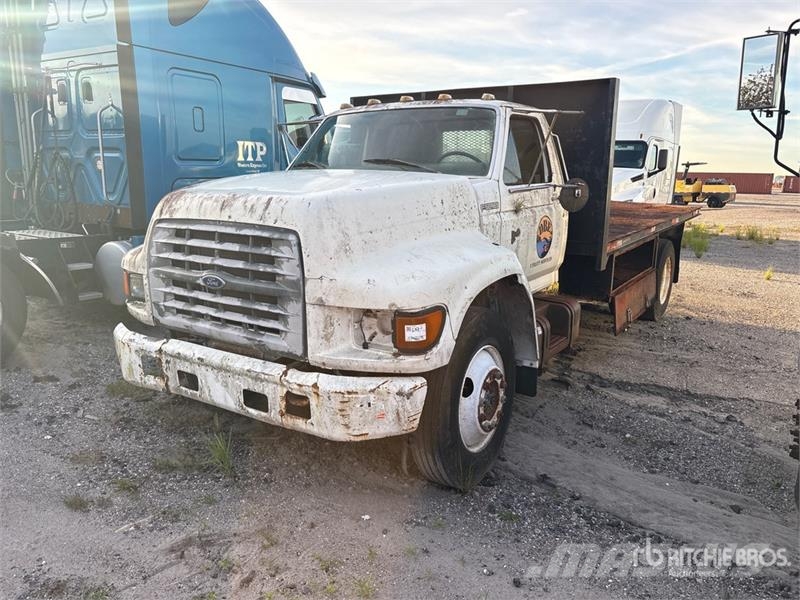 Ford F800 Flatbed Truck (Inoperable) Platós / Ponyvás teherautók