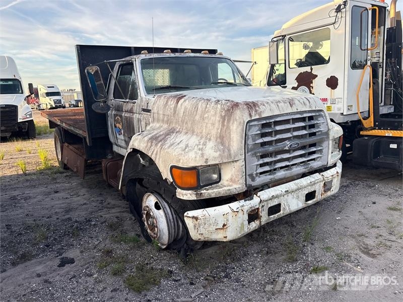 Ford F800 Flatbed Truck (Inoperable) Platós / Ponyvás teherautók