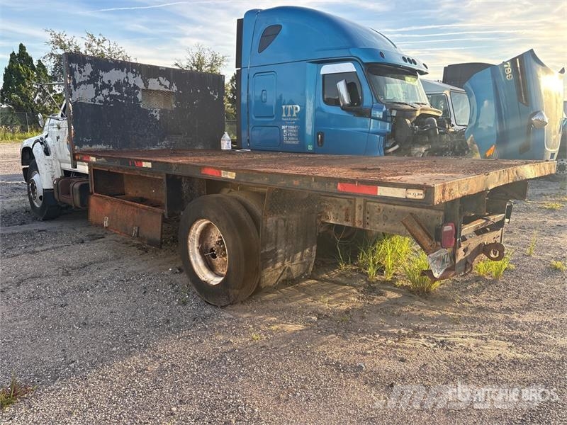 Ford F800 Flatbed Truck (Inoperable) Platós / Ponyvás teherautók