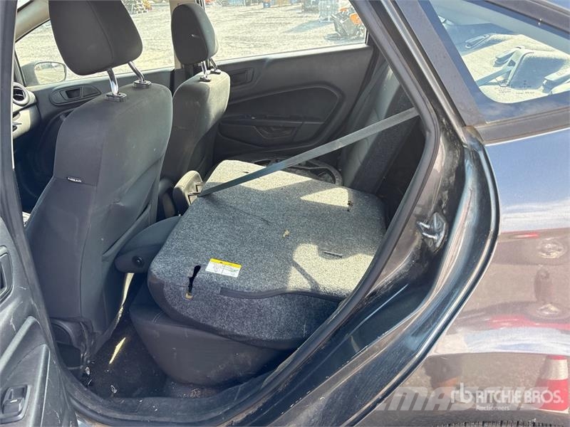 Ford Fiesta SE Automobile (Inoperable) Avtomobili