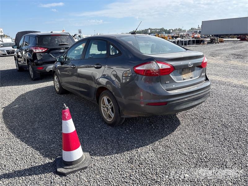 Ford Fiesta SE Automobile (Inoperable) Avtomobili