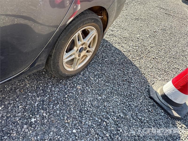 Ford Fiesta SE Automobile (Inoperable) Avtomobili