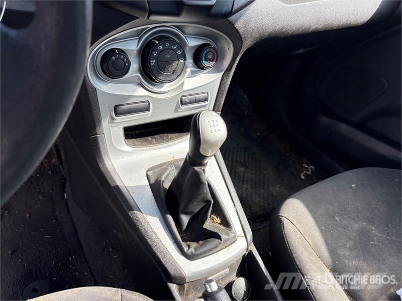 Ford Fiesta SE Automobile (Inoperable) Avtomobili
