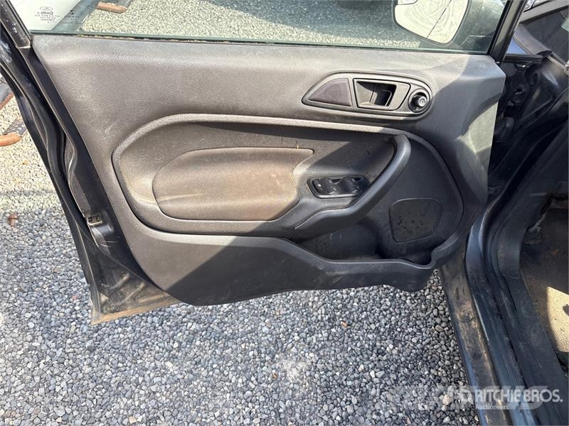 Ford Fiesta SE Automobile (Inoperable) Avtomobili