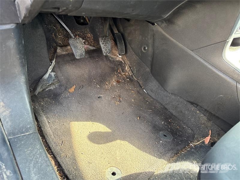 Ford Fiesta SE Automobile (Inoperable) Avtomobili