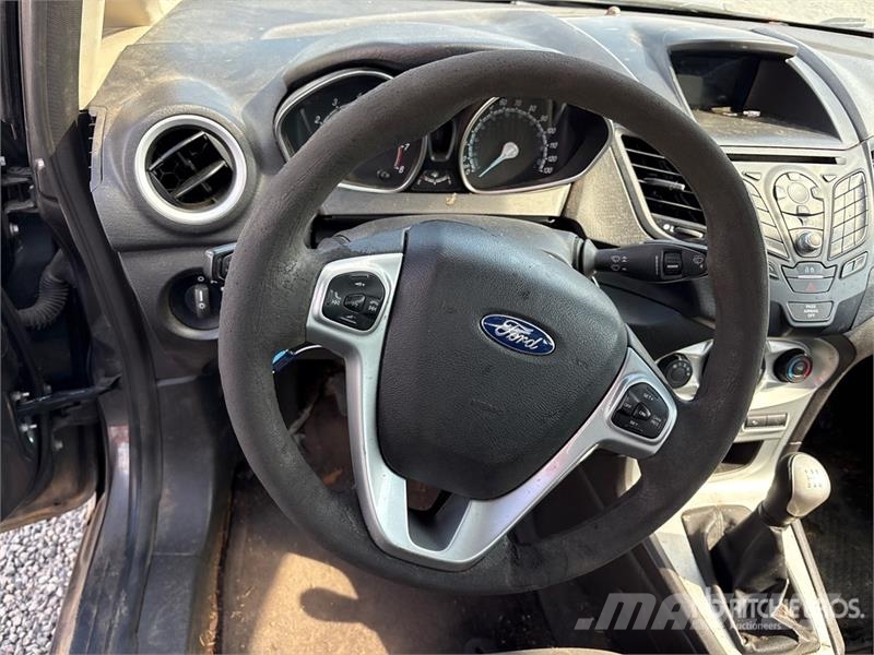 Ford Fiesta SE Automobile (Inoperable) Avtomobili