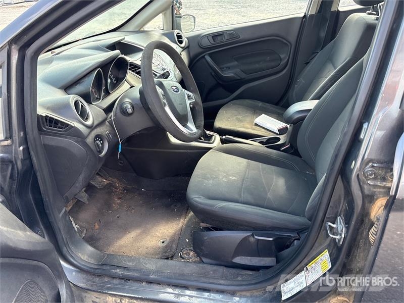 Ford Fiesta SE Automobile (Inoperable) Avtomobili