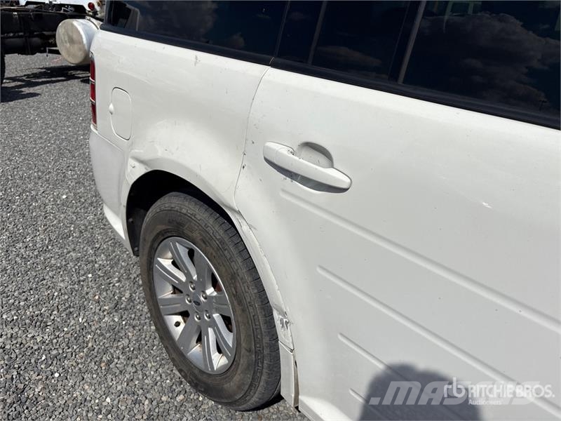 Ford Flex 2WD SUV (Inoperable) Avtomobili