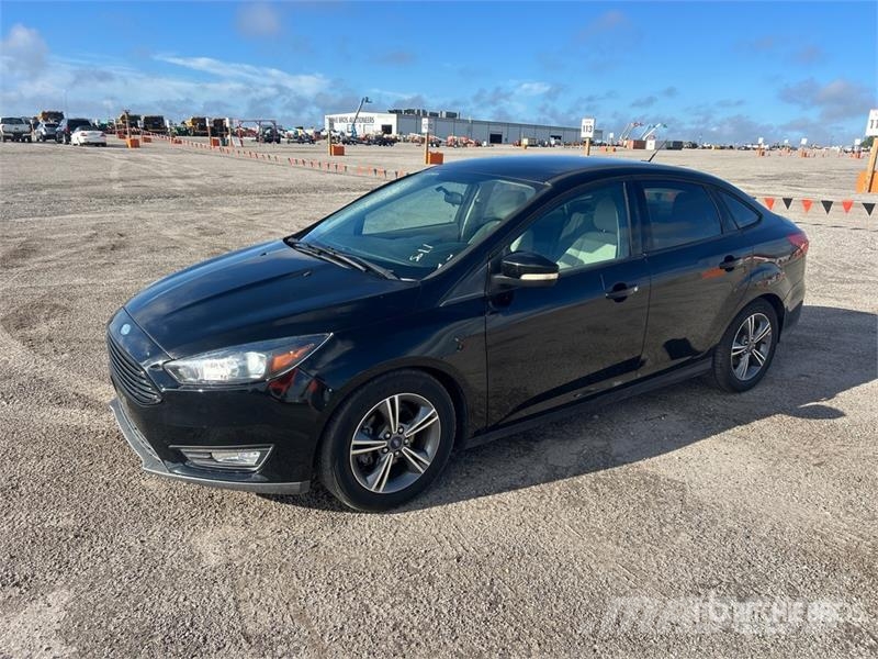 Ford Focus SE Cars