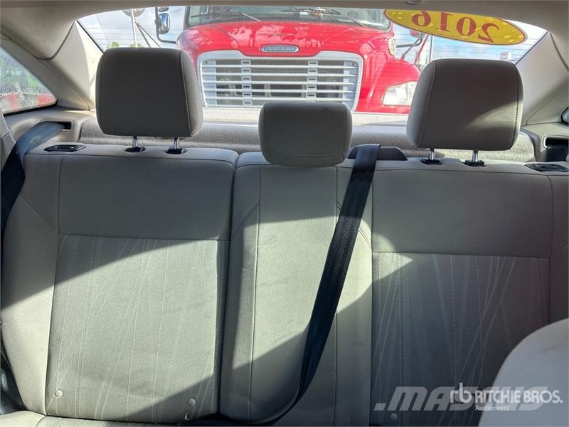 Ford Focus SE Cars