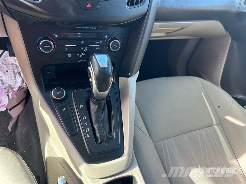Ford Focus SE Cars