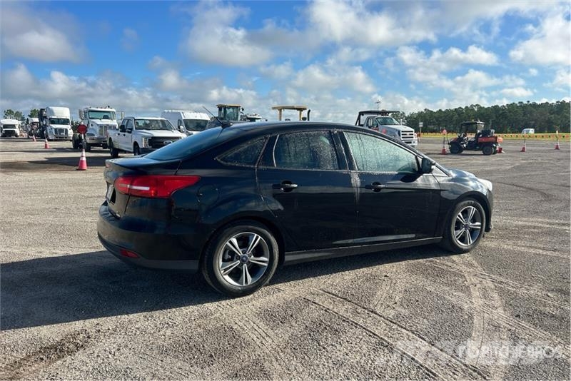 Ford Focus SE Cars