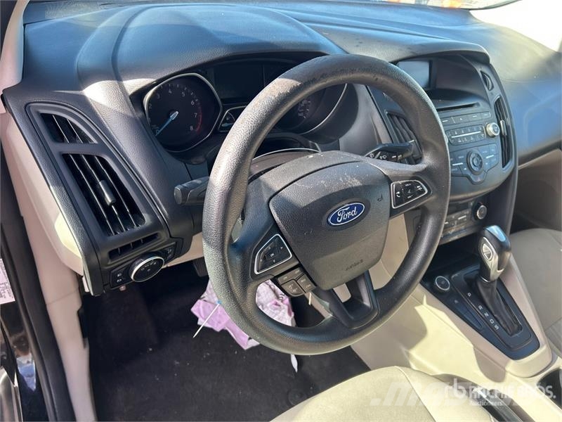 Ford Focus SE Cars