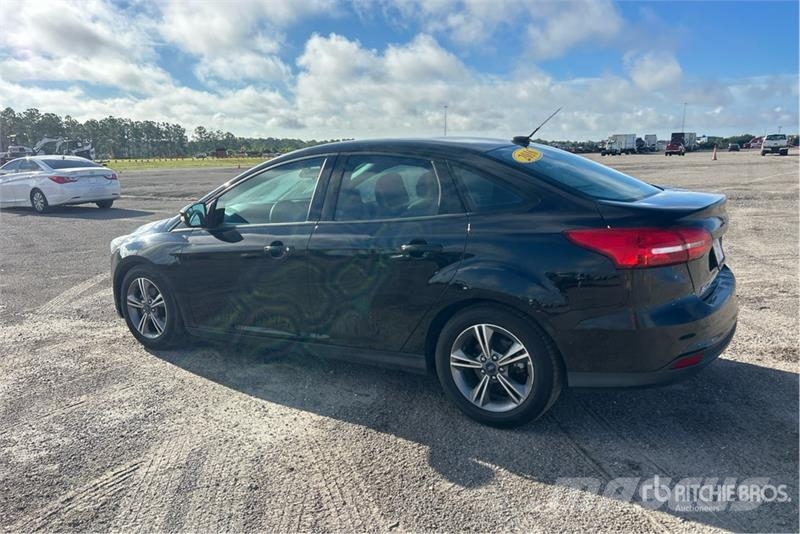 Ford Focus SE Cars
