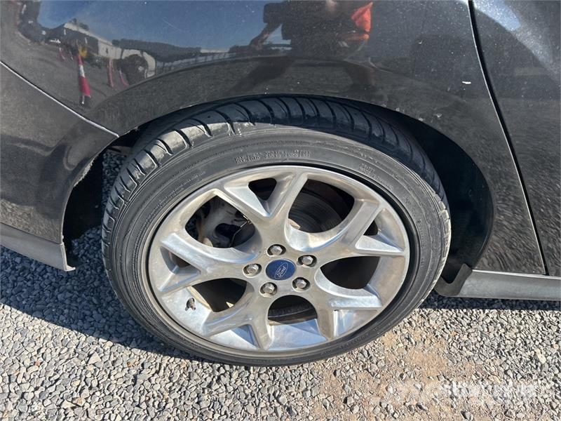 Ford Focus Titanium Automobile Cars