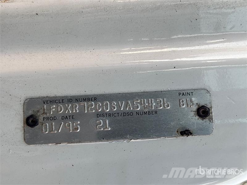 Ford L7000 Tovornjaki z žerjavom