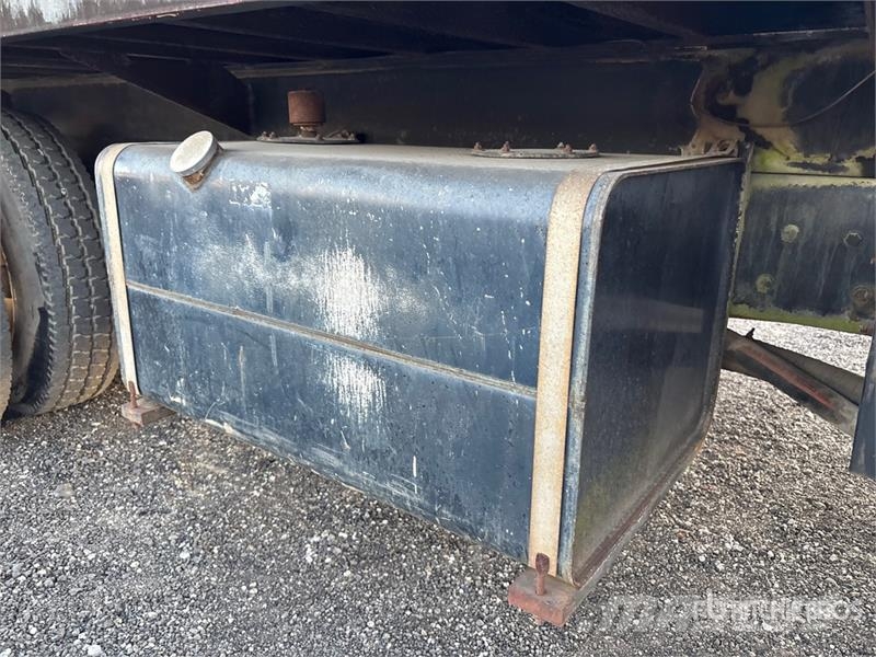 Ford L7000 Tovornjaki z žerjavom