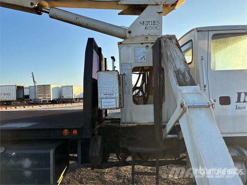 Ford L7000 Tovornjaki z žerjavom