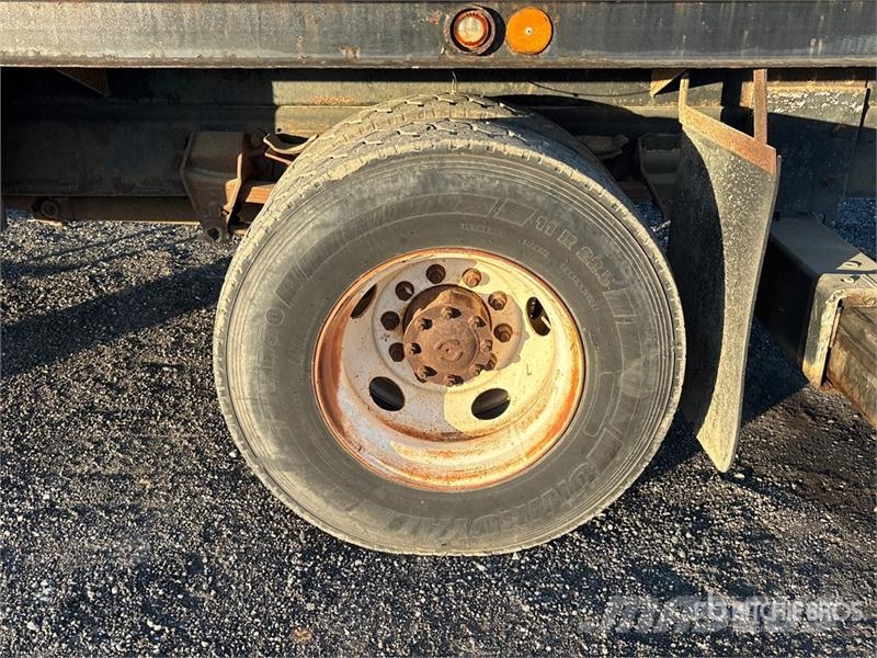 Ford L7000 Tovornjaki z žerjavom