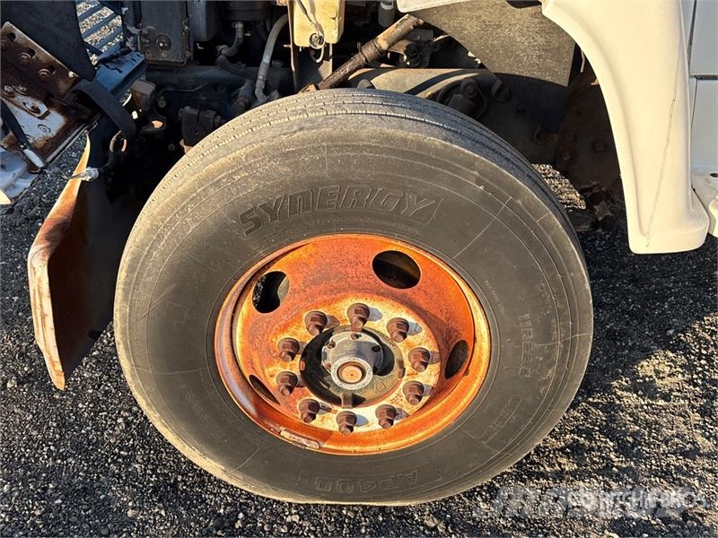 Ford L7000 Tovornjaki z žerjavom