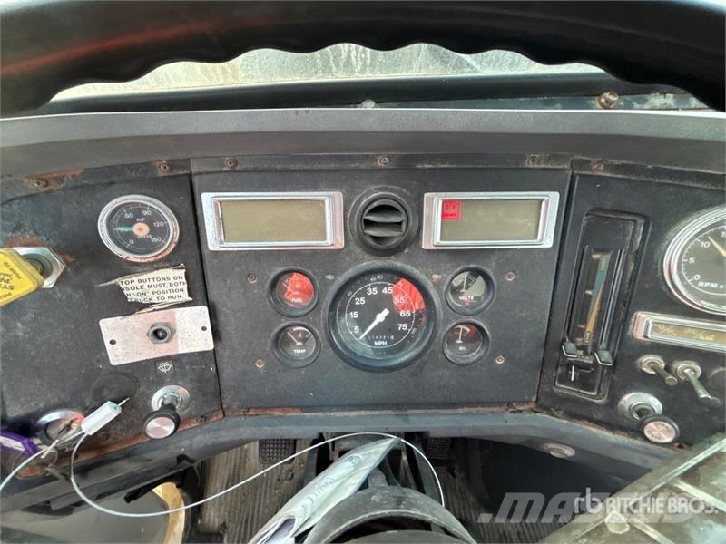 Ford L7000 Tovornjaki z žerjavom