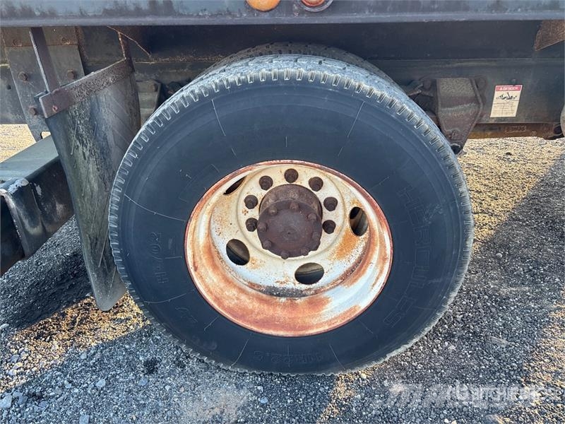 Ford L7000 Tovornjaki z žerjavom