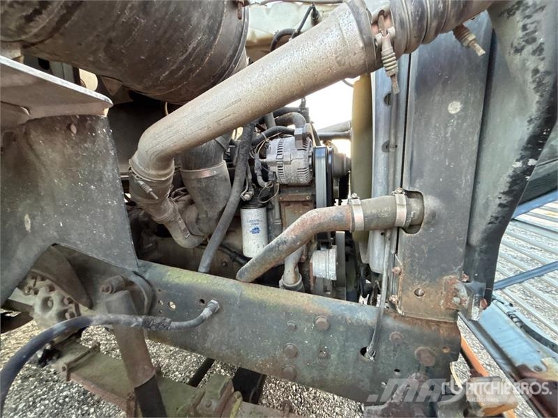 Ford L7000 Tovornjaki z žerjavom