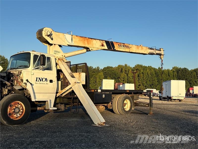 Ford L7000 Tovornjaki z žerjavom
