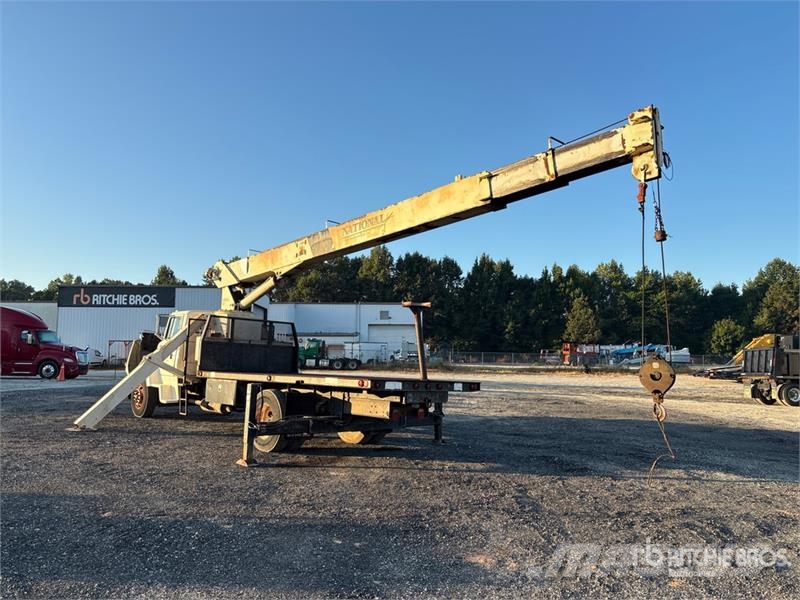 Ford L7000 Tovornjaki z žerjavom