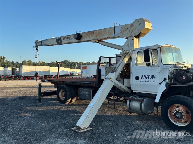 Ford L7000 Tovornjaki z žerjavom