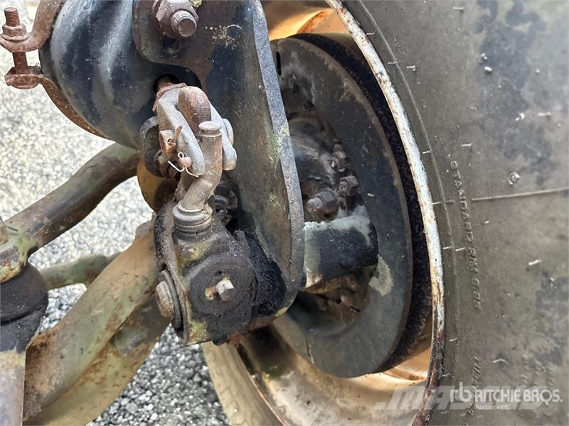 Ford L7000 Tovornjaki z žerjavom