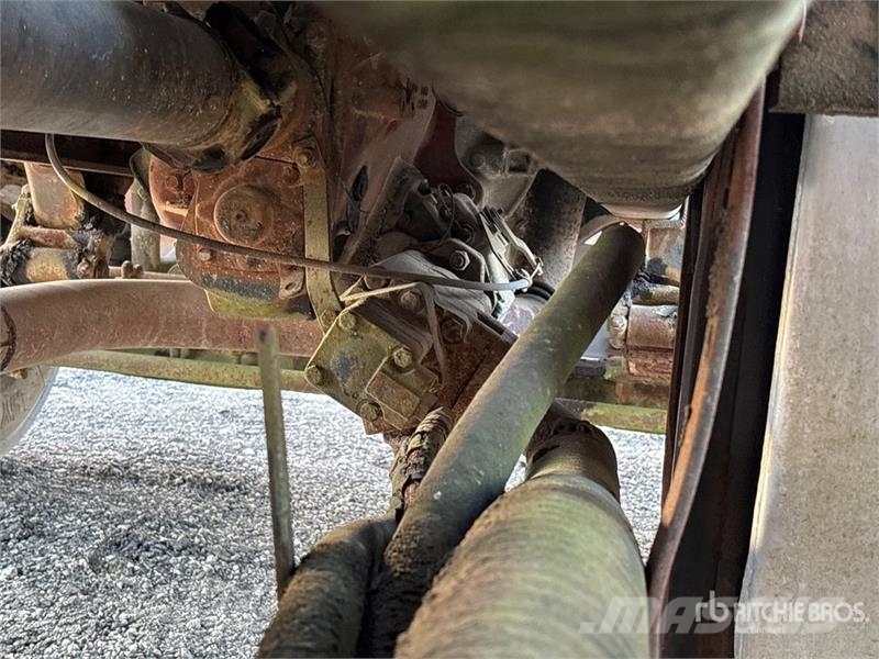 Ford L7000 Tovornjaki z žerjavom