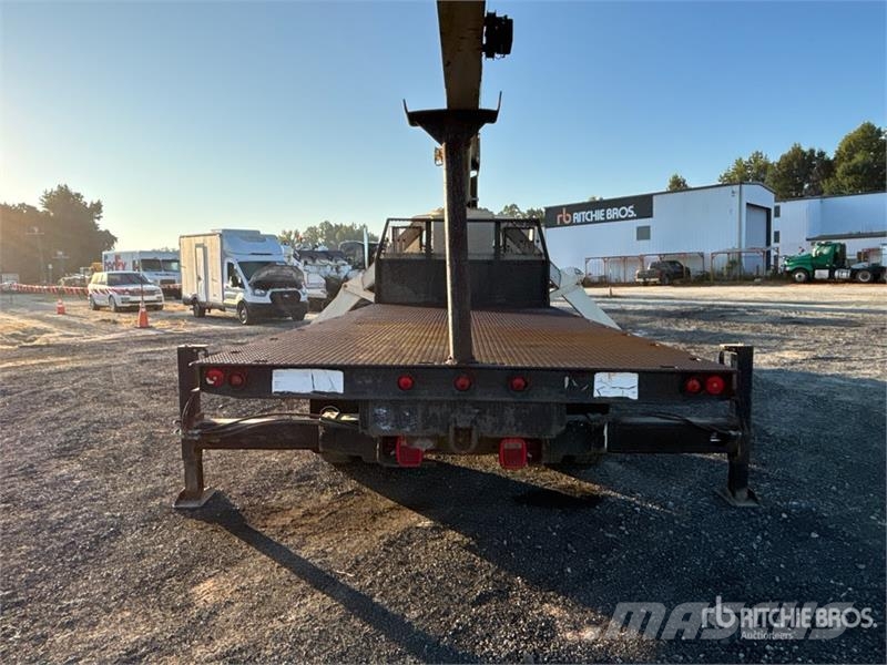 Ford L7000 Tovornjaki z žerjavom