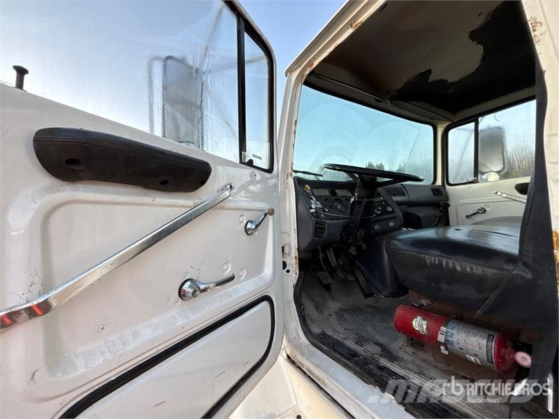 Ford L7000 Tovornjaki z žerjavom