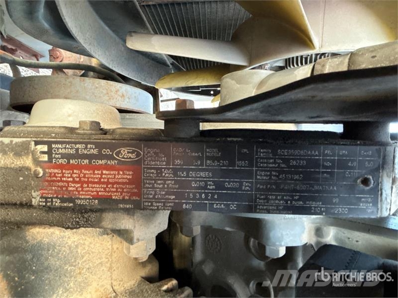 Ford L7000 Tovornjaki z žerjavom