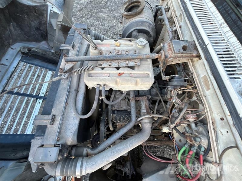 Ford L7000 Tovornjaki z žerjavom