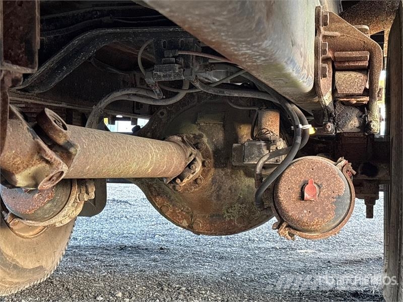 Ford L7000 Tovornjaki z žerjavom