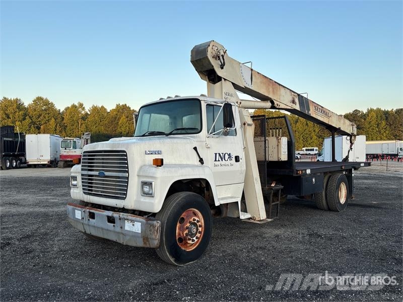 Ford L7000 Tovornjaki z žerjavom