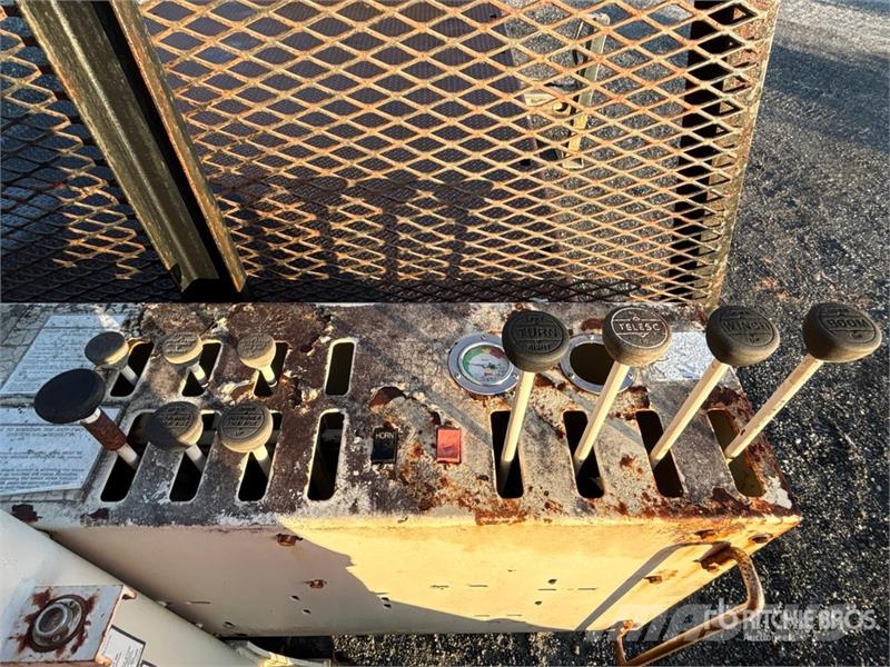 Ford L7000 Tovornjaki z žerjavom