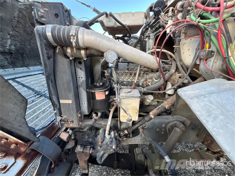 Ford L7000 Tovornjaki z žerjavom