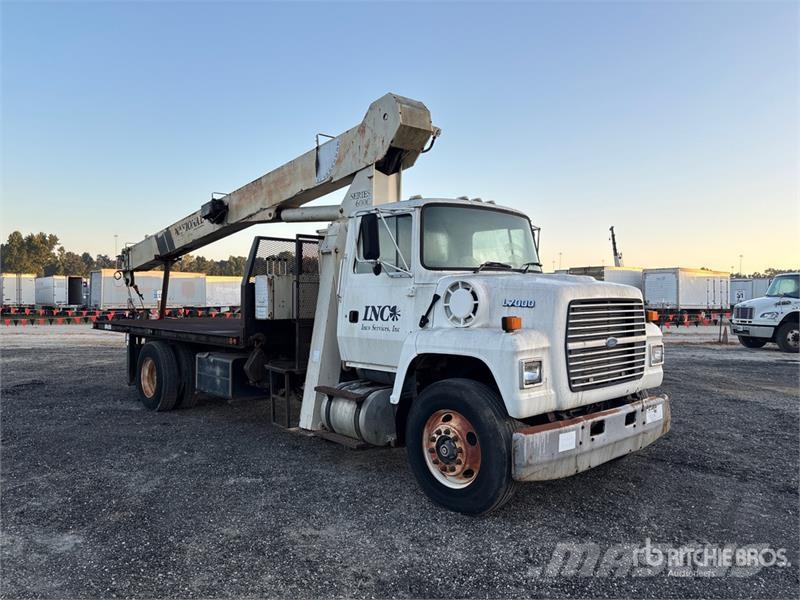 Ford L7000 Tovornjaki z žerjavom
