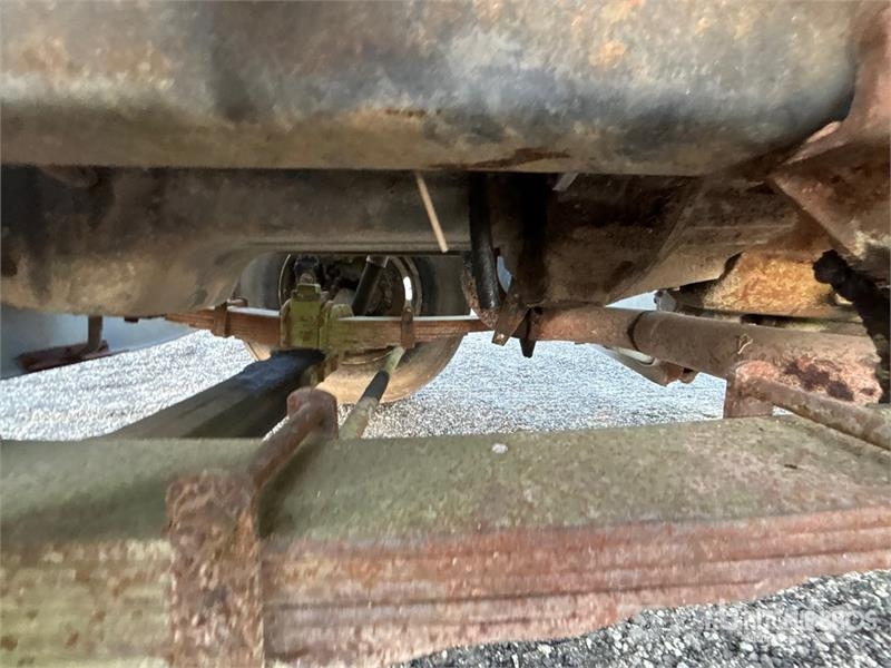 Ford L7000 Tovornjaki z žerjavom