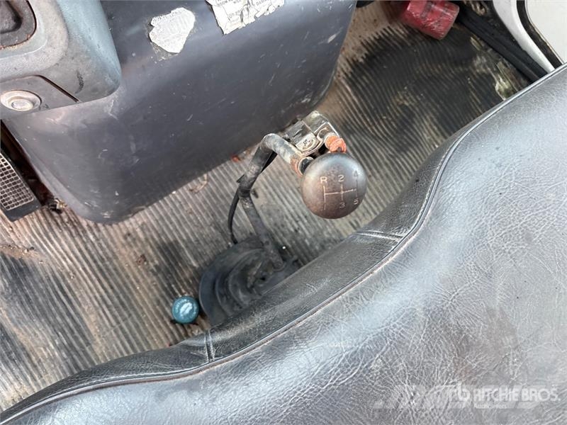 Ford L7000 Tovornjaki z žerjavom