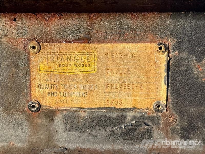 Ford L7000 Tovornjaki z žerjavom