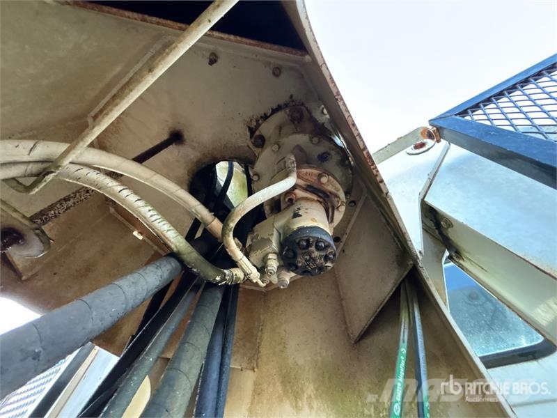 Ford L7000 Tovornjaki z žerjavom