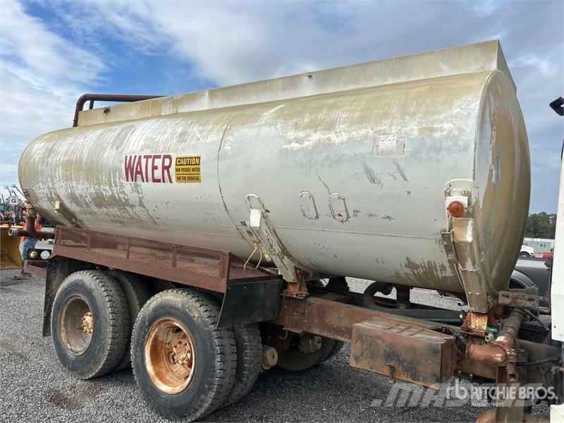 Ford L8000 水罐车